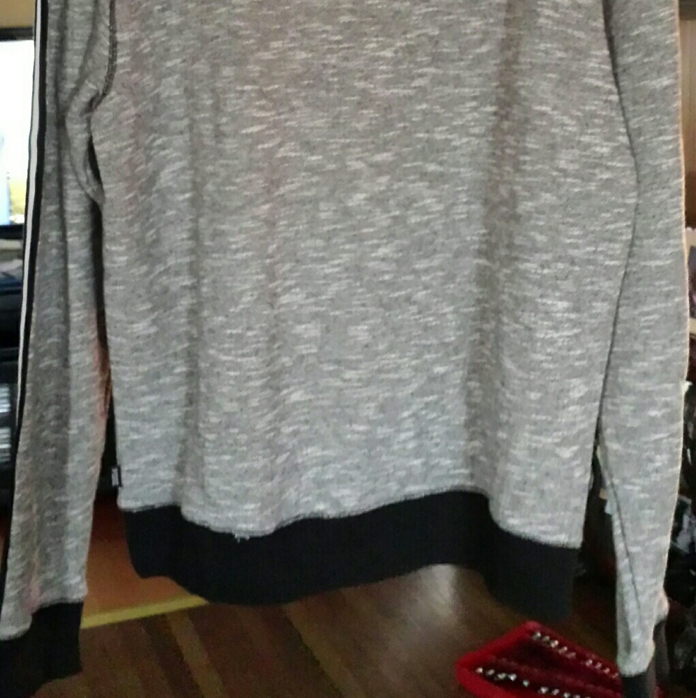 NWOT,VS PINK LIMITED EDITION HALF ZIP - Picture 5 of 5